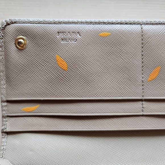 Buyers Appreciation Giveaway 🌻 Hand painted Prada - Picture 4 of 9